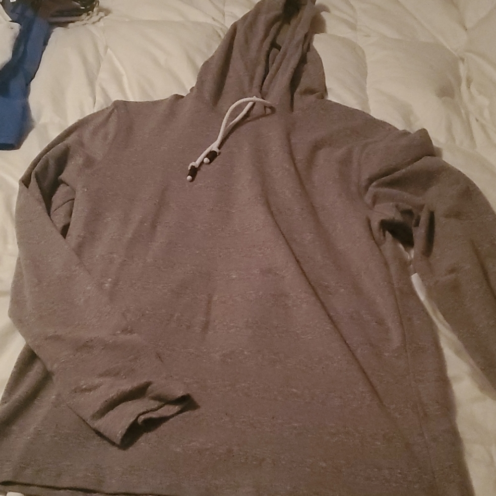 Hooded long sleeve shirt